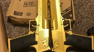 Toy Guns Gold Eagle Deadpool dual pistols ￼￼