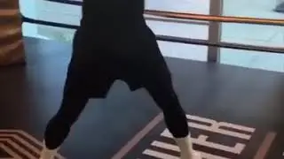 FLOYD MAYWEATHER SHADOWBOXING