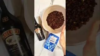 EASIEST 3 ingredient Baileys Christmas Cake