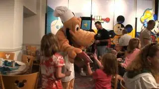 2008 10 27 HD Magic Kingdom   Dinner at Chef Mickey's