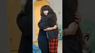 Emiru Hugs Cinna