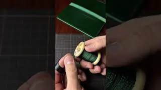 The billfold is made of vegetable-tanned BUTTERO GREEN leather. #asmr #leathercraft #handmade