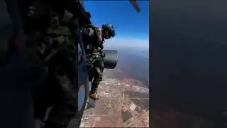 Ex&eacute;rcito Brasileiro- Salto de Aeronave de Asas Rotativas.
