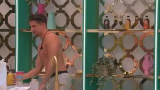 sean farting &mdash; love island uk all stars 3
