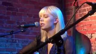 Sets Me Free - Dara Sisterhen