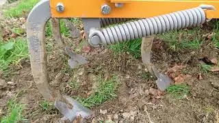 Estirpatore Deleks DE-140/7-V nei vigneti Rovebella
