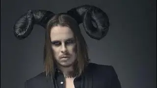 Haunting Mentalist Dee Christopher Attempts to Contact the Dead?