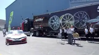 Ronal Group present&oacute; su equipo de NASCAR