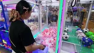 36-inch prize catcher claw machine features different colors bill acceptor, coin, and card reader