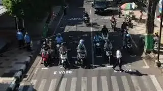 UNIK.. CARA DISHUB TUBAN BIKIN JARAK DI LAMPU MERAH