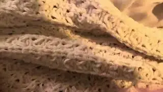My first asmr video/ fast and aggressive fabric scratching and tapping 