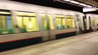 Ret metro vertrekt vanaf beurs met de  wagen 5313