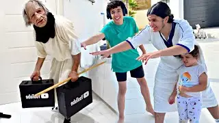 I￼l ne faut jamais ouvrir la porte à un inconnu😱 un vieux bizarre a volé nos trophée YouTube￼