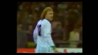 Manfred Burgsmuller (Werder Bremen) - 11/10/1988 - Werder Bremen 5x0 Dynamo Berlim-AL.OR - 1 gol