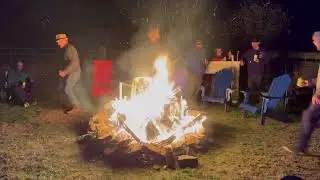 Поездка на фургоне VW CamperVan в Октобервест: классические автомобили, оркестр и вечер у костра.