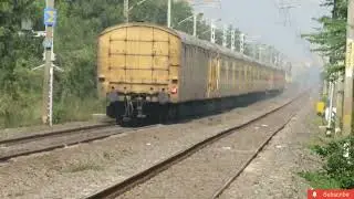 12779 Goa Express Crossing Savda Station|| Oflink WAP4 locomotive lead||
