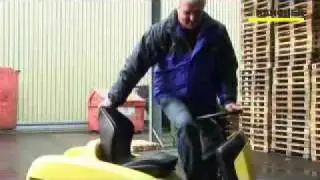 Karcher Sweeper KM 90.60 R.flv