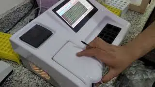 طريقة العمل على جهاز كيمياء بيولاب ES100c. وكيفية ضبط الفحوصات وبرمجتة
