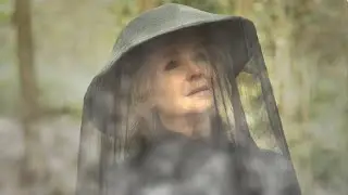 11) Judi Bowker performing the song ‚Regrets‘ about the last farewell of David Copperfield‘s mother