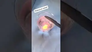 Potasio met&aacute;lico en Agua