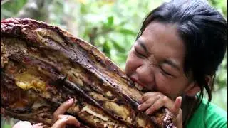 Primitive Technology    Smart girl cooking rib cow in forest   cooking Eating delicious