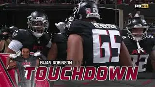 Bijan Robinson takes it 50 yards to the house!