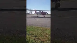 Cessna C150 taxi by after landing
