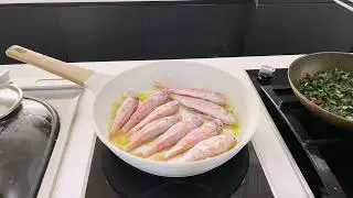 Red Mullet &ldquo;Allo Scoglio&rdquo; | Easy Italian Fish Recipe with Tomato & Onion