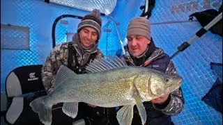 Подледная рыбалка на гигантского судака в Канаде!
