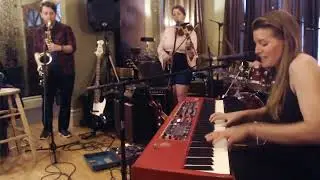 Tessa Bobessa - Way To Be Loved (Tops) Frontier Music Live