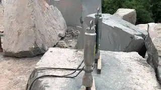 Darda C12 Spaccaroccia per la rottura di blocchi di porfido in cava