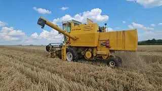 New Holland clayson b&uacute;za arat&agrave;s