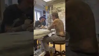 Filip Leu 2023 tattooing Brujo&rsquo;s hand