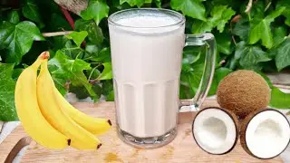 Coconut milk and ice smoothie/cool smoothie/Ice and banana summer smoothie