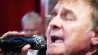 The Cats Aglow met nummers van the Cats one way wind