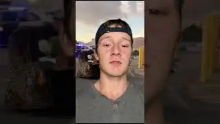 Cop chases Guy driving a Couch?! (Movie scene)