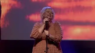 Rachelle Bleakley sings 