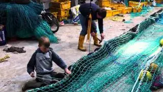 trawl net rigging, tying on discs of a clean ground trawl net