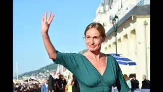 Sandrine Bonnaire effondr&eacute;e et en col&egrave;re : en guerre contre un Ehpad, elle saisit la justice