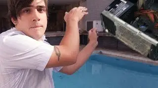JOGUEI MEU PC NA PISCINA