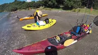 和小伙伴一起玩皮划艇钓鱼 kayak fishing at mahurangi regional park