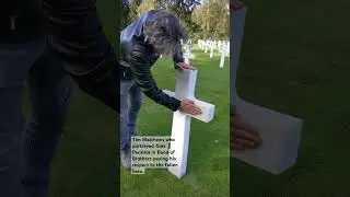 Тим Мэтьюз, сыгравший Алекса Пенкалу в &laquo;Братьях по оружию&raquo;, впервые посещает его могилу.