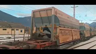 Ausfahrt der 1144 065-0 mit einem Güterzug in Selzthal am 28.1.2026 