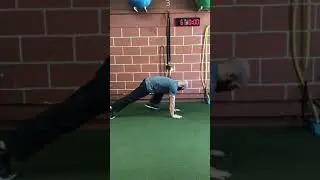 Движение 4: Берпи с шагом назад