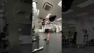 Beginner squat high bar 298lbs 135kg 5 rep max powerlifting 135公斤负重深蹲