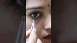 #mascara hack with using tweezer #mascarahacks #trendyhacks #shorts #viral #youtubeshorts #mascara