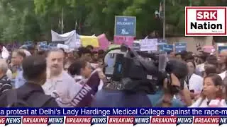Doctors stage a protest at Delhi&rsquo;s Lady Hardinge Medical College against the rape-murder