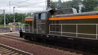 SP42-001 z inauguracyjnym pociągiem retro na stacji Wrocław Nowy Dw&oacute;r