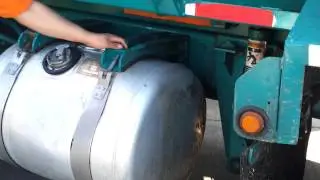 Quick walk around trash truck