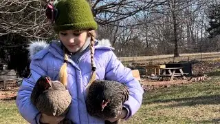 Around the Farm with Leah - 30 Seconds at Sarah&rsquo;s House - Episode 5 - Big Family Vlog